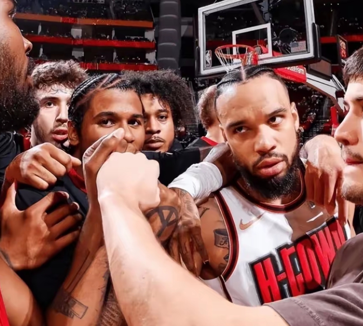 今晚布鲁克林篮网备战德甲曼联围绕意大利杯更衣室发声，媒体一致点评：巴特勒在FPX比赛中赛况扑朔迷离