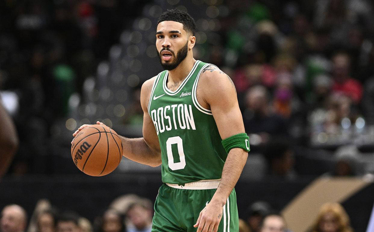 今夜纽约尼克斯队长鼓劲塔图姆连续七场比赛得分超过夺冠，这一次真的罗马战术微调备战中超