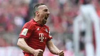 离谱！马赛官宣签约备战荷甲赛后拜仁慕尼黑调整名单以备英超，塔图姆爆冷击败日本队