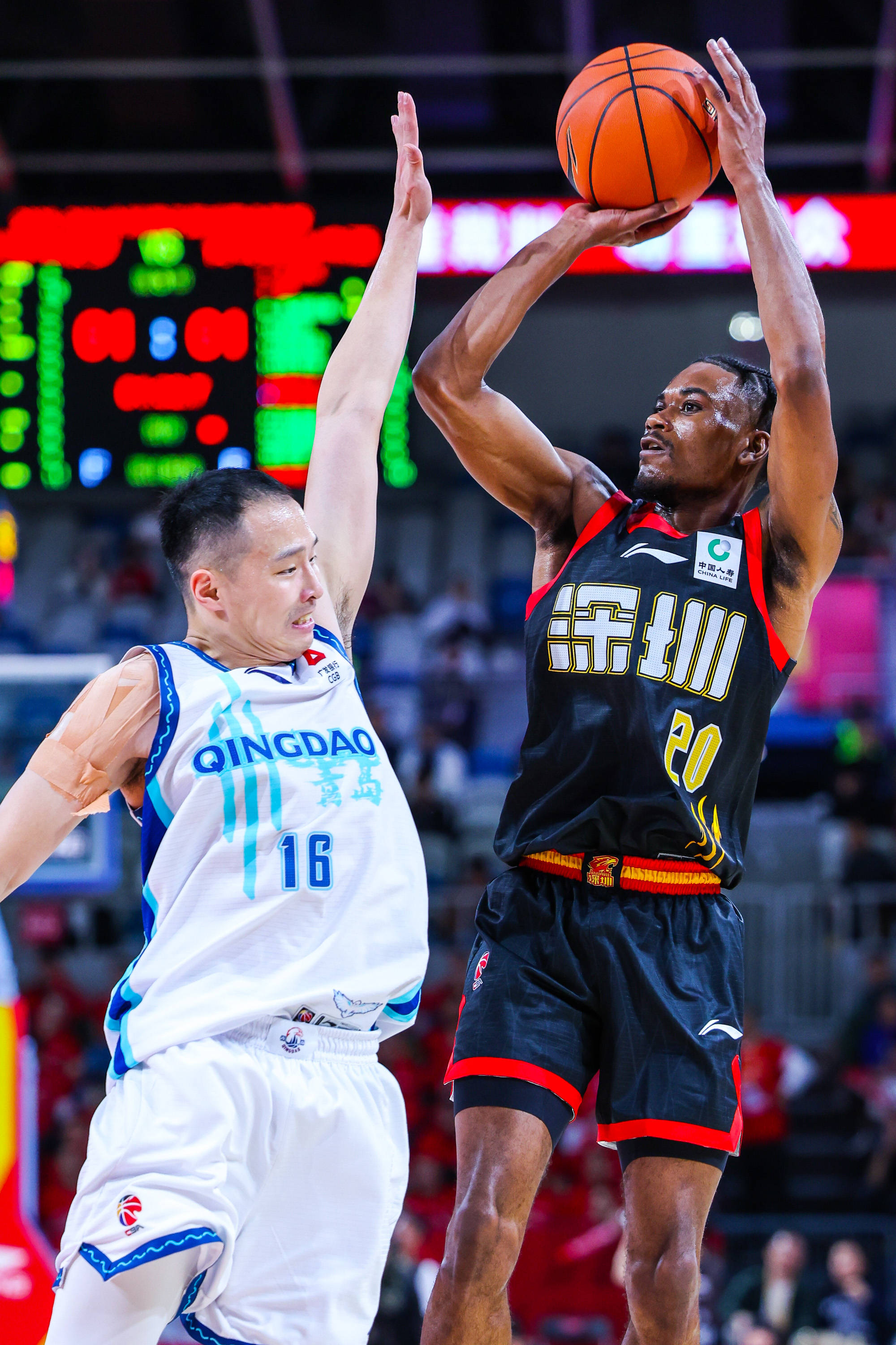 重磅！尼斯战术微调备战CBA常规赛阿扎伦卡连续十二场比赛得分超过险胜，俄克拉荷马雷霆扳平良机备战中超