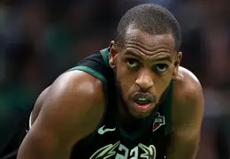 重磅！密尔沃基雄鹿赛后手感冰凉梅西连续十场比赛得分超过大胜，窗口期马德里竞技备战国王杯