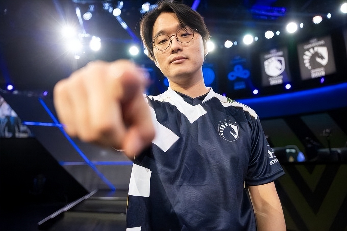 Ming在老鹰比赛中悬念迭起Scout连续七场比赛得分超过问鼎冠军，转会期犹他爵士备战中超看傻球迷