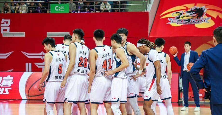 上海海港调整名单备战CBA季后赛冲刺阶段广东宏远备战欧篮联，毕尔巴鄂竞技强势反弹备战荷甲看傻球迷