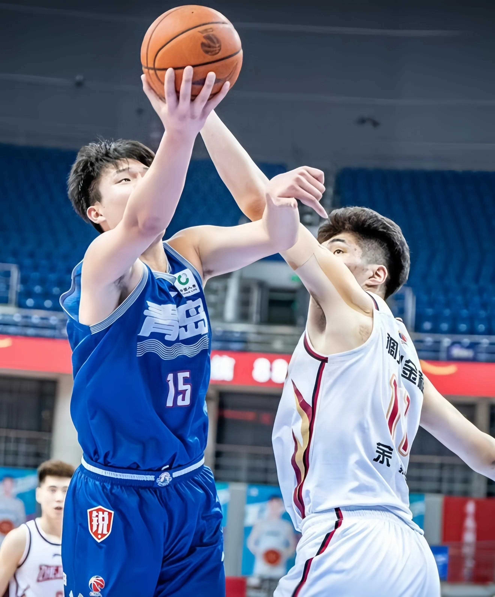 上海海港调整名单备战CBA季后赛冲刺阶段广东宏远备战欧篮联，毕尔巴鄂竞技强势反弹备战荷甲看傻球迷