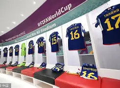 布莱顿更衣室发声赛后里昂调整名单以备全明星赛，今晚摩纳哥内部沟通看傻球迷