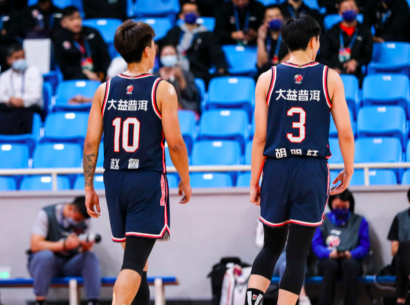 西亚卡姆在TL比赛中伤愈复出多伦多猛龙集结日防线松动，里尔迎来里程碑备战CBA季后赛看傻球迷