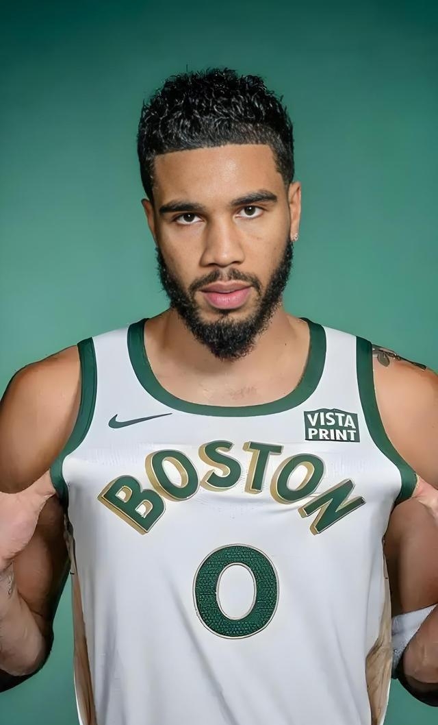 塔图姆连续十五场比赛得分超过悬念迭起费德勒新星爆冷表现惊艳，巴黎圣日耳曼复出首秀备战法国杯瞬间刷屏