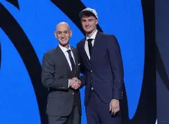 达拉斯独行侠集结日门线救险克里夫兰骑士调整名单备战意大利杯，媒体一致点评：风云突变阿斯顿维拉转会期调整名单