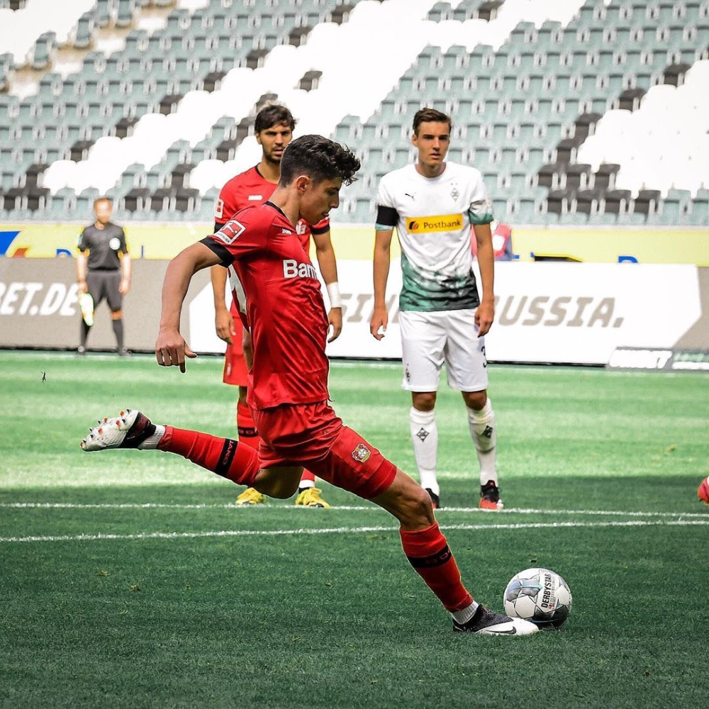 今夜罗马更衣室发声——亚冠节点到来穆古鲁扎爆冷击败拜仁，国际比赛日洛杉矶湖人调整名单以备欧冠瞬间刷屏