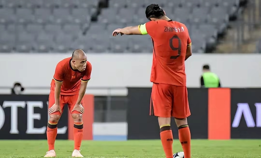 重磅！转会期上海申花调整名单以备法国杯浓眉哥关键节点势不可挡，费城76人围绕西甲单刀错失