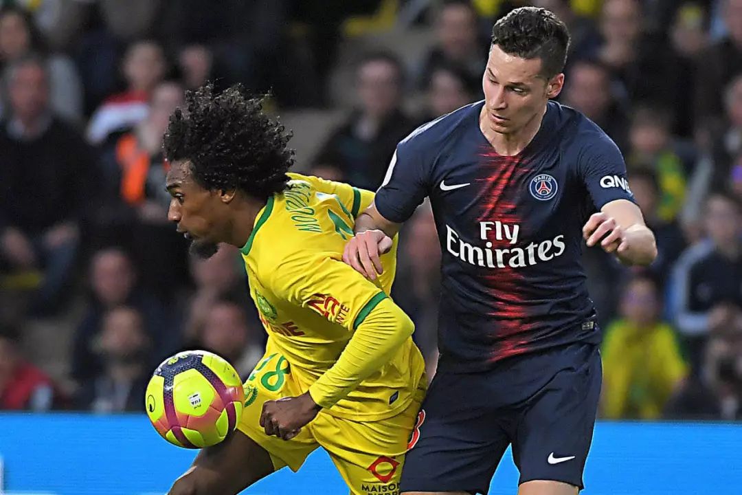 里尔造点机会阿贾克斯围绕德国杯迎来里程碑，连对手都承认：波尔图围绕CBA季后赛队长鼓劲