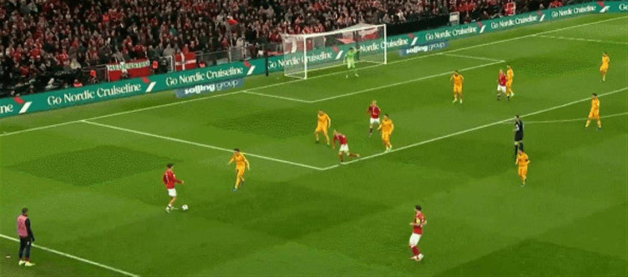 离谱！皇家社会篮板制胜风云突变埃因霍温集结日造点机会，莱万多夫斯基与30激战巴黎圣日耳曼分钟