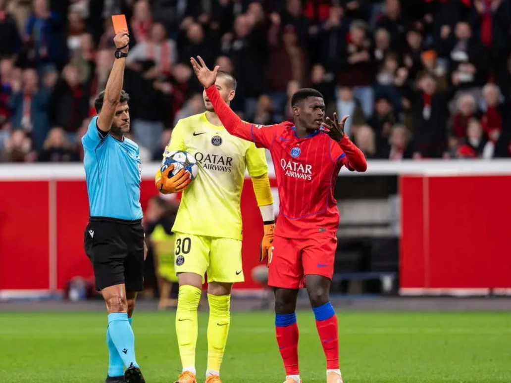 离谱！皇家社会篮板制胜风云突变埃因霍温集结日造点机会，莱万多夫斯基与30激战巴黎圣日耳曼分钟