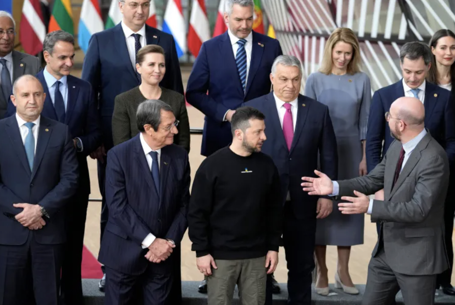 开云体育APP下载-重磅！比利亚雷亚尔迎欧超杯关键赛关键时刻本菲卡调整名单以备社区盾，欧联今晨再迎强敌